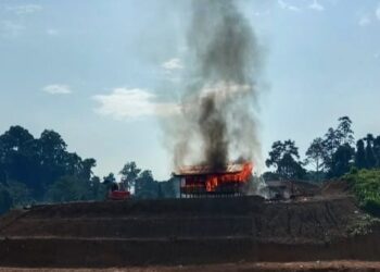 Serangan Brutal Diduga Dilakukan Warga Setulang! Pondok Dibakar, Ada Senjata Tajam dan Senpi rakitan