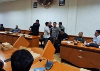 Adu Argumen Panas di DPRD Nunukan, Mikrofon Dibanting, Meja Terbalik, Rapat Hampir Ricuh!