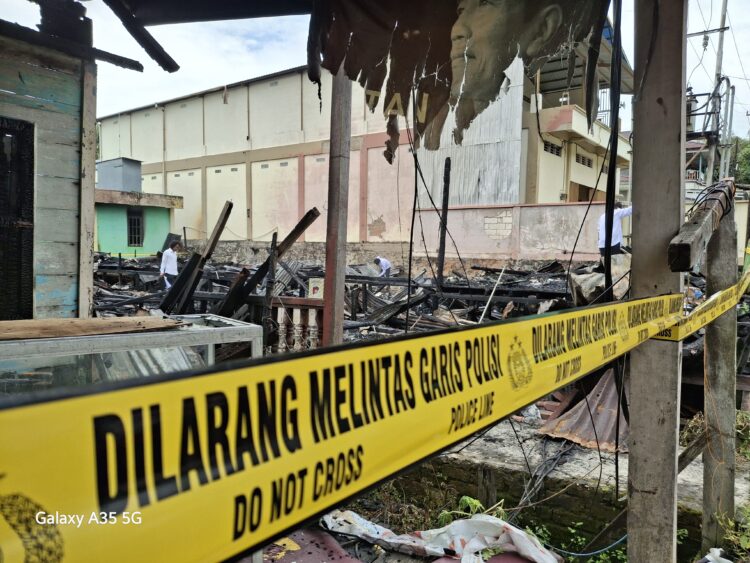 Diduga Kebocoran Gas, Tiga Rumah Ludes Terbakar di Jalan Sanusi Blok 3