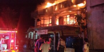 Korsleting Listrik Diduga Picu Kebakaran Hebat di Sebatik Timur, Rumah Dua Lantai H. Rustan Ludes Dilalap Api