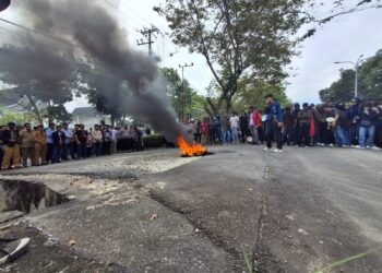 Tuntutan Mahasiswa Menggema di Tengah Krisis Nasional dan Lokal