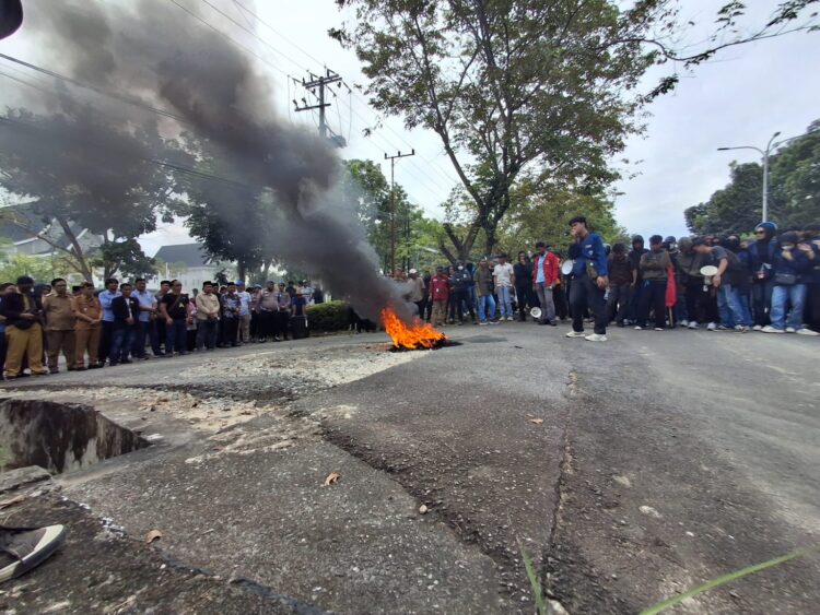 Tuntutan Mahasiswa Menggema di Tengah Krisis Nasional dan Lokal
