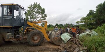 PT SHEBA Siapkan Armada Bantu Warga Perum PNS RT 21 Bersihkan Badan Jalan