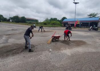 PT SHEBA Tunjukkan Komitmen Bersihkan Jalan Pasca Pekerjaan Demi Kenyamanan Publik