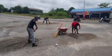 PT SHEBA Tunjukkan Komitmen Bersihkan Jalan Pasca Pekerjaan Demi Kenyamanan Publik