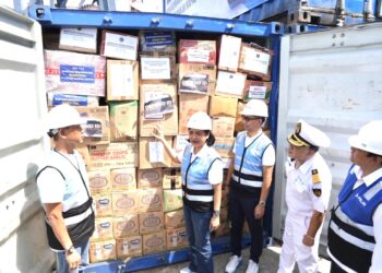 PELNI Berangkatkan 15 Kontainer Barang Bantuan untuk Korban Banjir Sumatera dengan KM Kelud