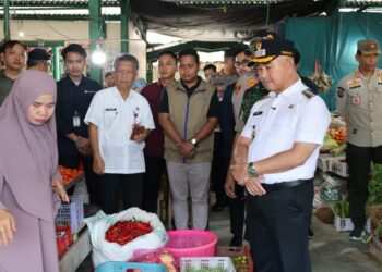 Walikota Tarakan Bersama Dengan TPID, Lakukan Sidak Kebutuhan Pokok di Pasar Tenguyun
