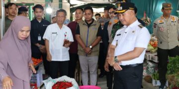 Walikota Tarakan Bersama Dengan TPID, Lakukan Sidak Kebutuhan Pokok di Pasar Tenguyun