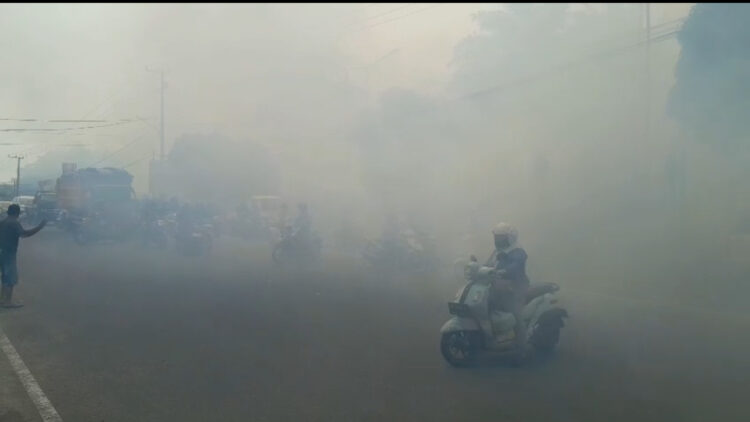 Akibat Rem Lengket, Mobil PMK Timbulkan Asap Tebal dan Membuat Panik Pengendara