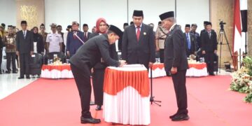 Gubernur Kaltara Dr. Zainal A.Paliwang Lantik Denny Harianto Sebagai Sekertaris Provinsi Kaltara