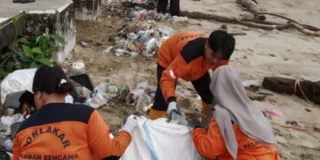 Aksi Nyata di Awal Tahun: Relawan Korlakar Tarakan Gelar Bersih-Bersih Sampah dan Edukasi Masyarakat di Pantai Amal