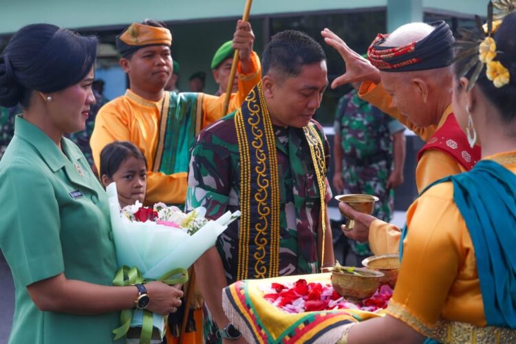 Tradisi Satuan Sambut Dandim 0907/Tarakan Letkol Inf Danan Wisnubrata,S.Sos.,M.Han.
