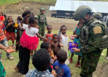 Berbagi Bersama Anak Yamo, Wujud Kepedulian Satgas Yonif 613 Raja Alam