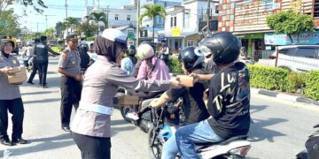 Polres Tarakan Berbagi Takjil di Bulan Suci Ramadan 1447 H, Pererat Kebersamaan dengan Masyarakat