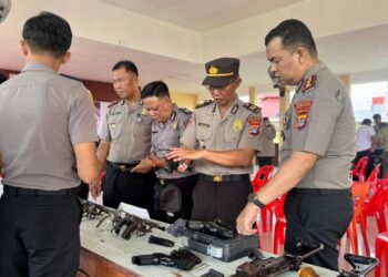 Kapolres Tarakan Pimpin Langsung Pemeriksaan Senpi Inventaris Personel