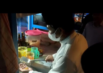 Viral Lagi! Gubernur Kaltara Sapa Pedagang dan Ikut Masak Nasi Goreng, Aksinya Tuai Simpati