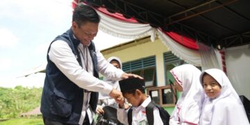 Dukung Pendidikan di Wilayah Kepulauan, PELNI Salurkan 2.000 Paket Perlengkapan Sekolah di Maluku