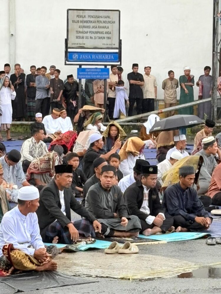 Jamaah Muhammadiyah Tarakan Khusyuk Gelar Sholat Idul Fitri 1447 H di Tengah Guyuran Hujan