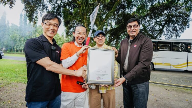 11 Jam Live TikTok Tanpa Putus Bareng Indosat, Dave Hendrik – Iwet Ramadhan Pecahkan Rekor MURI