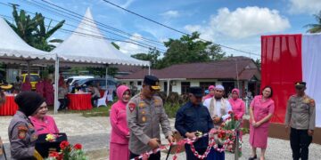 Polda  Kaltara Serahkan Program Bedah Rumah Presisi dan Bantuan Tali Asih Kepda Korban Kebakaran Aspol Kampung Bugis Tarakan
