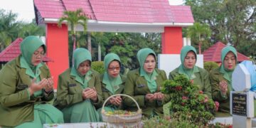 Persit KCK Cabang XIX Dim 0907 Tarakan Ziarah ke TMP Dwikora Peringati HUT ke-80