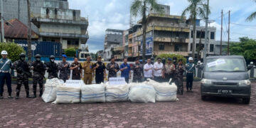 TNI AL Gagalkan Dugaan Penyelundupan Ballpress dari Malaysia di Tarakan