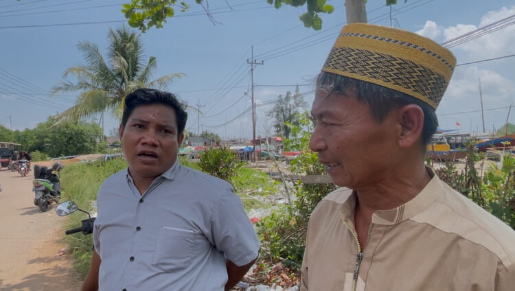 Warga Pantai Amal Swadaya Perbaiki Jembatan Rusak, Harus Diulang Setiap Enam Bulan