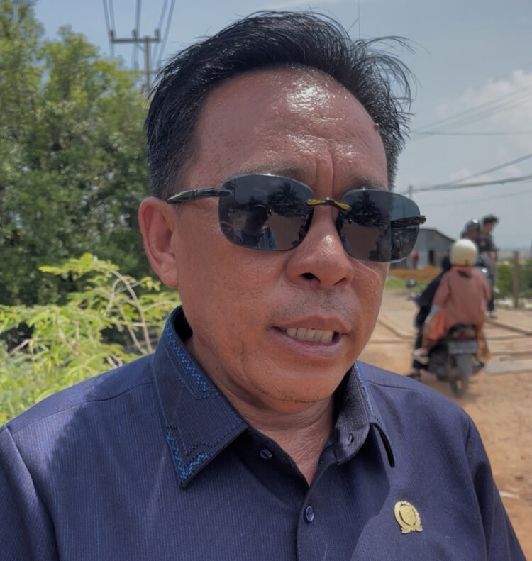 Asrin R. Saleh Selaku Anggota DPRD Tarakan Pastikan Semenisasi Jalan di Wilayah Pantai Amal Tetap Berjalan