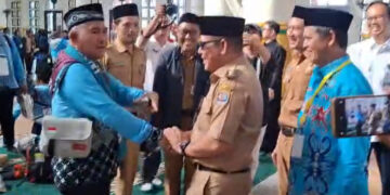 Khairul Berangkat Haji Bersama Istri, Suasana Haru Warnai Pelepasan di Tarakan