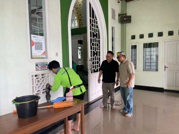 Libatkan Warga yang Belum Bekerja, APINDO Kaltara Jalankan Program Bersih Rumah Ibadah