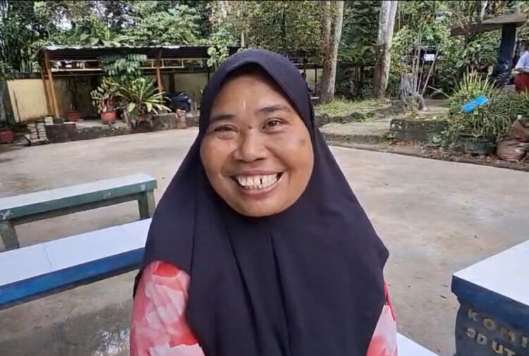 Nenek Setia Menunggu Cucu di Hari Pertama Sekolah, Simpan Kisah Perjuangan Lolos SPMB di SDN Utama 2 Tarakan