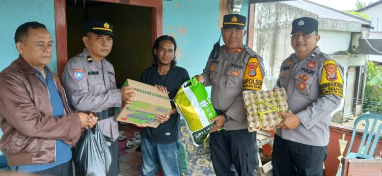 Polsek Tarakan Barat Salurkan Bantuan Sosial kepada Korban Tanah Longsor di Kelurahan Selumit