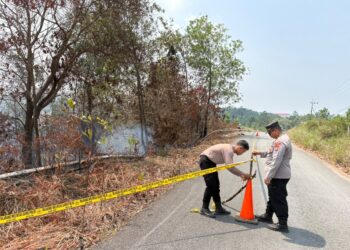 Polsek Tarakan Timur Pasang Police Line di Lokasi Karhutla Mengandung Material Batu Bara
