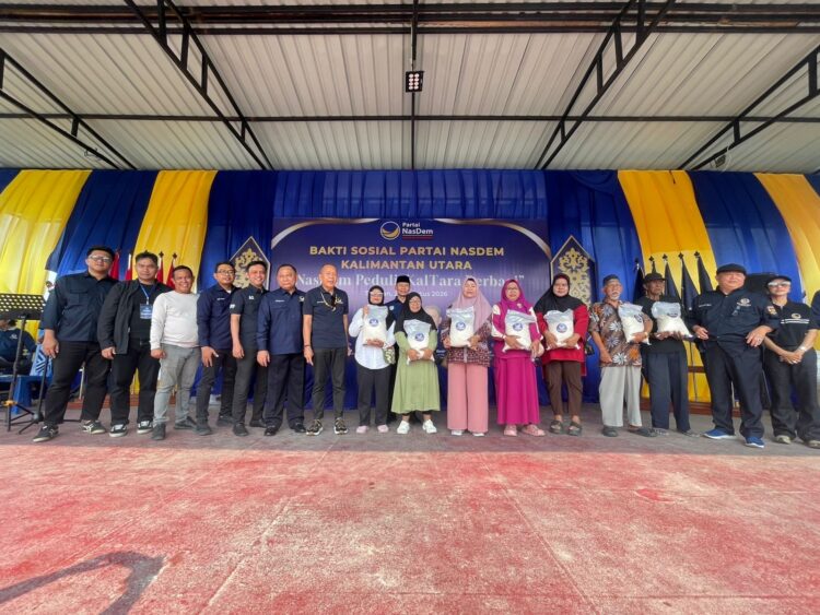 NasDem Kaltara Bagikan 1.100 Sak Beras Premium kepada Warga di Tarakan