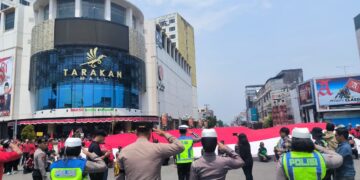 Pembentangan Bendera Merah Putih Meriahkan Detik-Detik Proklamasi Kemerdekaan RI ke-81 di Tarakan