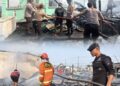 Tim SAR Brimob Polda Kaltara Quick Response Bantu Penanganan Kebakaran di Karang Rejo Tarakan
