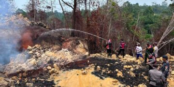 Kapolres Tarakan Tinjau Titik Api Batu Bara di Pantai Amal, Jalan Ditutup Sementara