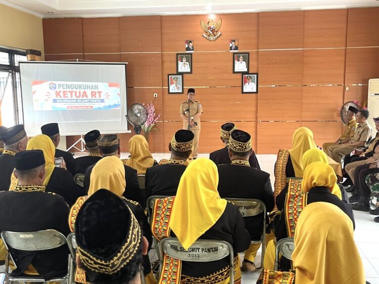 29 Ketua RT Selumit Pantai Dikukuhkan, Ibnu Saud Tekankan Peran Strategis RT