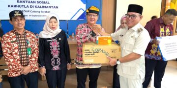 Bersinergi Tangani Dampak Karhutla, FIF Group Serahkan Bantuan Masker dan Vitamin