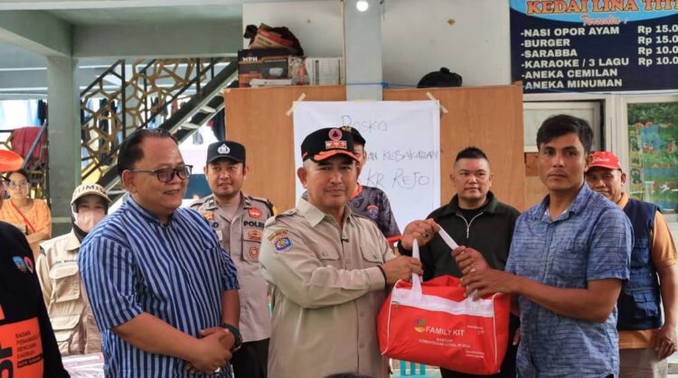 Wali Kota Tarakan Serahkan Bantuan untuk Korban Kebakaran di Karang Rejo