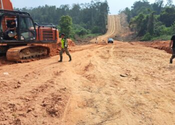 Hari Ketujuh TMMD Ke-130, Satgas Kodim Tarakan Kebut Pembukaan Jalan Tanjung Batu
