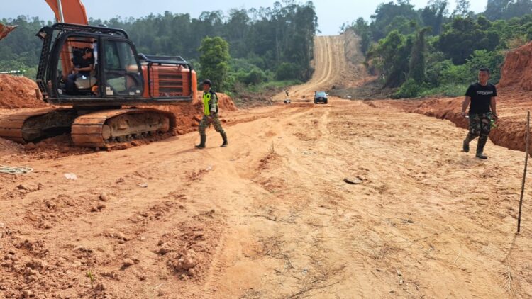 Hari Ketujuh TMMD Ke-130, Satgas Kodim Tarakan Kebut Pembukaan Jalan Tanjung Batu