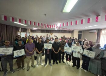 Hasan Saleh Serahkan Bantuan Peralatan Pengolahan dan Pemasaran Ikan kepada UBT, SMKN 3, dan Pelaku UMKM
