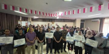 Hasan Saleh Serahkan Bantuan Peralatan Pengolahan dan Pemasaran Ikan kepada UBT, SMKN 3, dan Pelaku UMKM