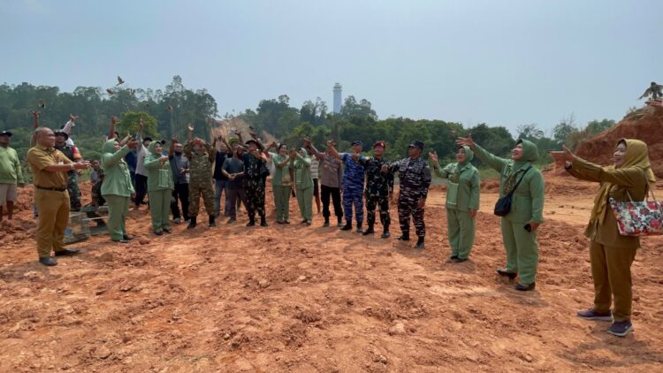 Lestarikan Alam Kaltara, Kodim 0907/Tarakan Lepas Liarkan Burung Endemik di Pembukaan TMMD Ke-130