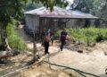 Satgas TMMD dan Warga Gotong Royong Bangun Fasilitas Sumur Bor di Kampung Satu Skip