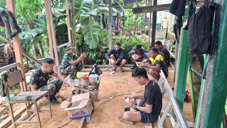 Satgas TMMD Ke-130 Kodim Tarakan Pererat Kebersamaan dengan Warga Lewat Makan Siang Bersama