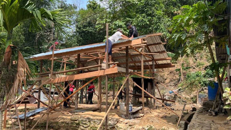 TMMD Ke-130 Kodim Tarakan Lanjutkan Pembangunan Rumah Cristina Bueharin