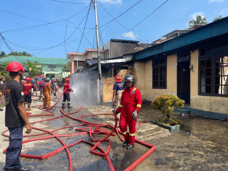 Kebakaran Hanguskan Dua Rumah di Gang Kenanga Tarakan, Rumah Haji Fatma Diduga Jadi Titik Awal