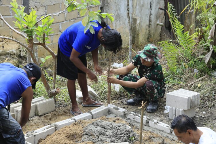 Babinsa Serka Arifin Dampingi Pembangunan Sumur Bor TMMD, Dukung Kebutuhan Air Bersih Warga